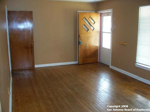 4th image of 435 COMO AVE