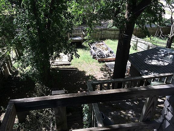 3rd image of 729 Cliff Dr