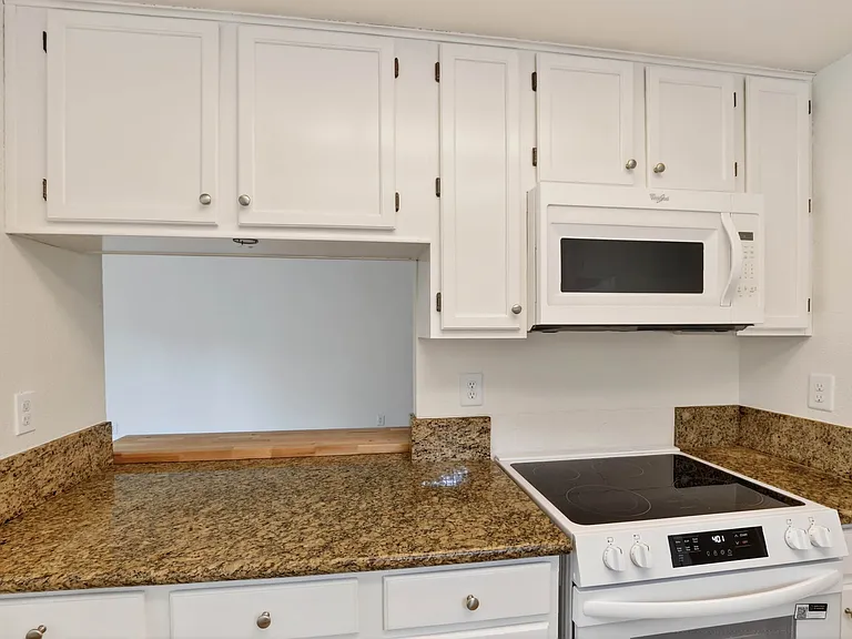 5213 Laguna Park Dr — Photo 17