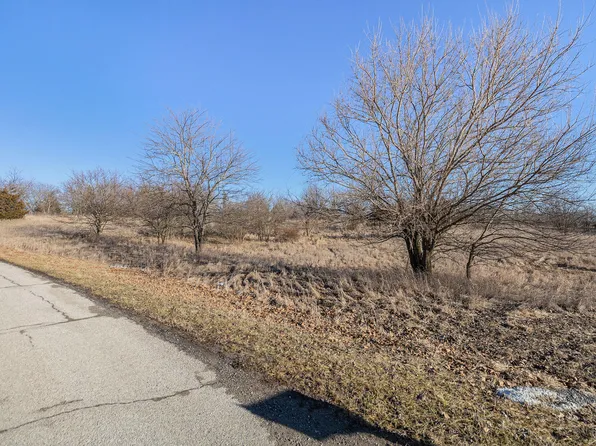 10076 Emerald Dr, Brooklyn, MI 49230