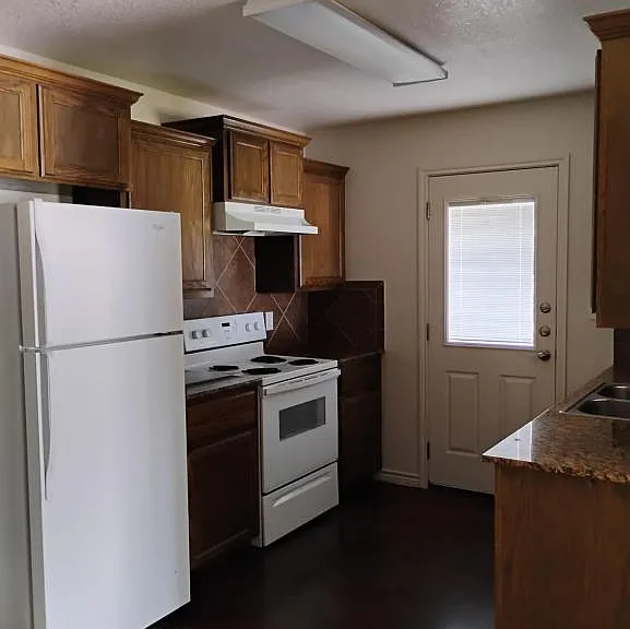 102 1/2 Surrey Ln #200-B — Photo 2
