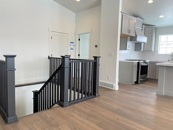 5th image of 1372 Snowberry Cir