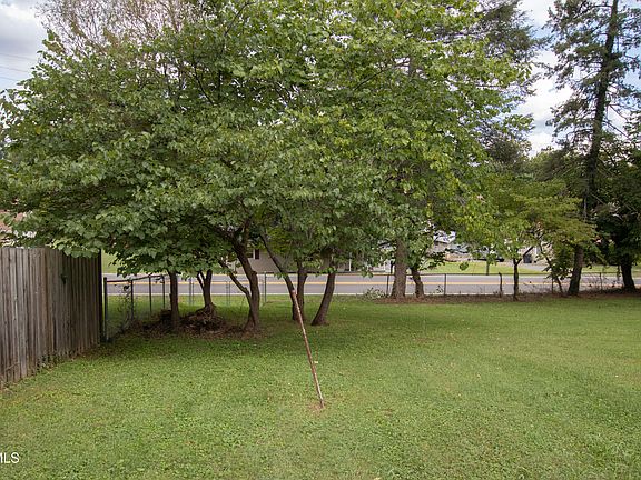 4th image of 1212 Weaver Pike