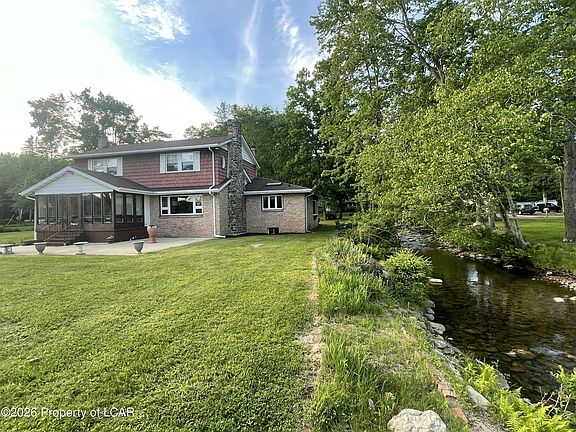 2nd image of 1551 Lakeview Dr