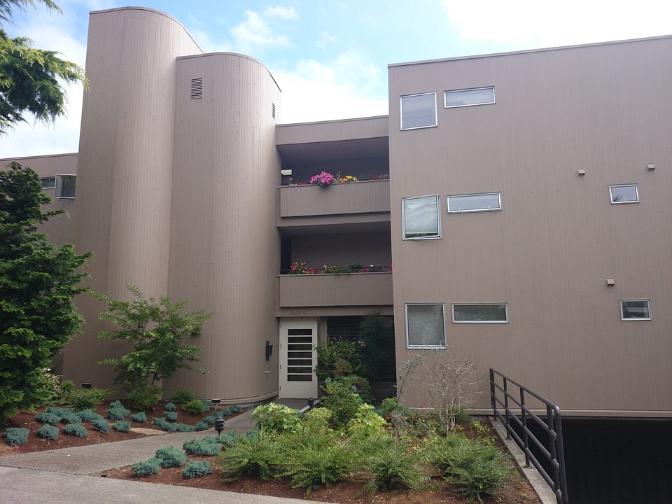 2nd image of 2134 Waverly Pl N APT 104