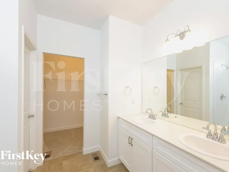 496 Kansas Ave — Photo 10