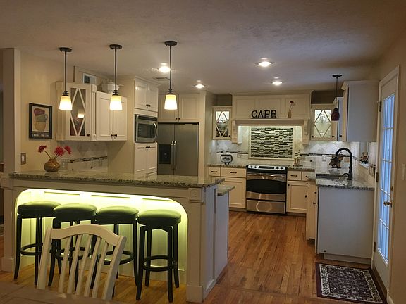 kitchen/breakfast bar