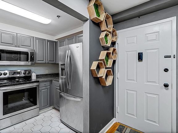 2nd image of 318 54th St APT 3I