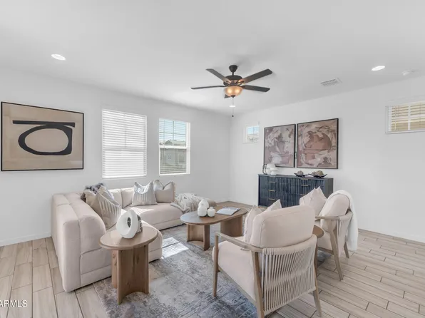 1188 S SUNSET Drive, Chandler, AZ 85286