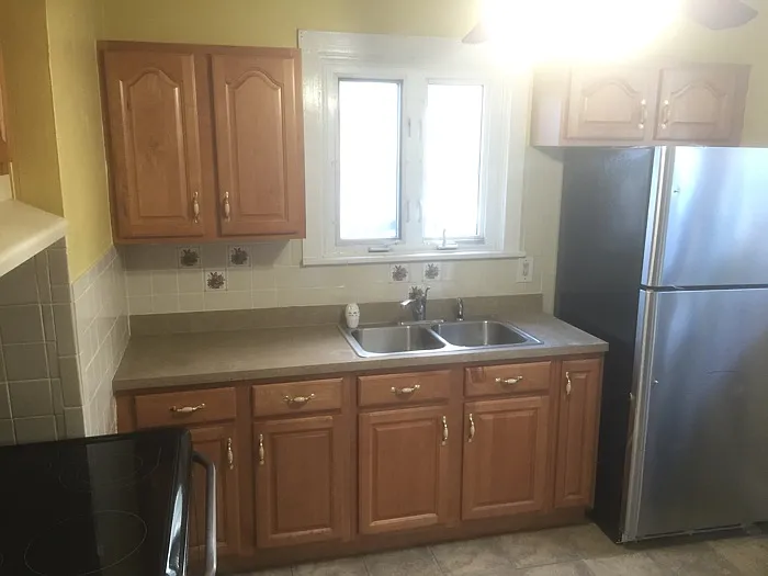 3 bed, 1174 sqft, $2,050 — Photo 2
