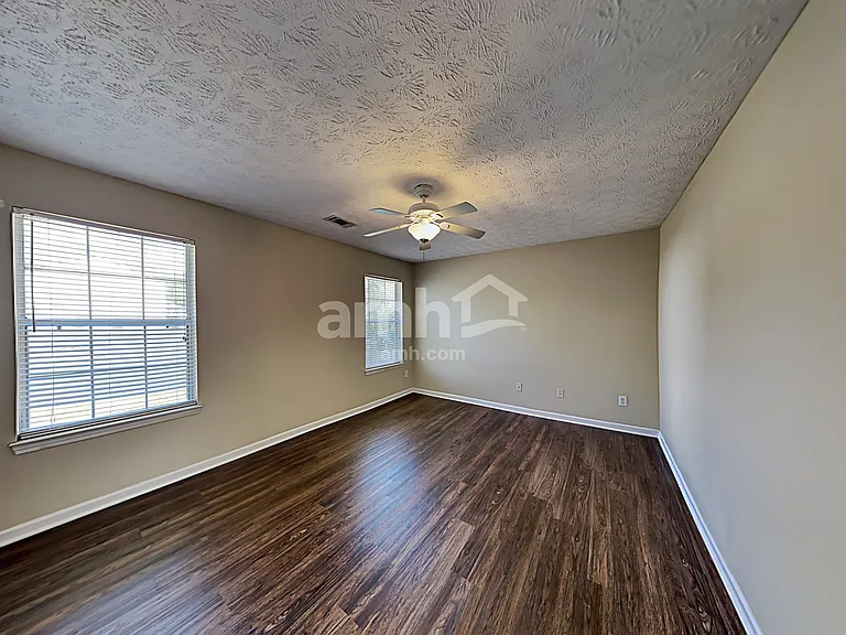 714 Baskins Cir — Photo 14