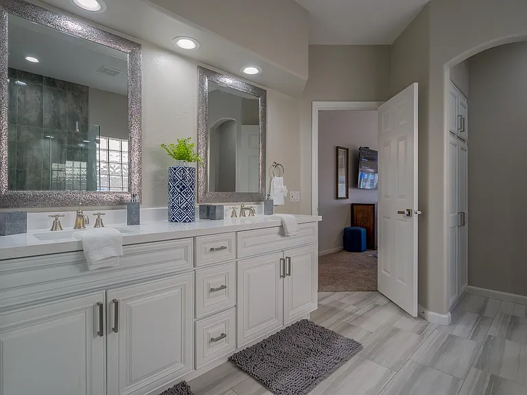 Upgraded Primary En-Suite Bathroom