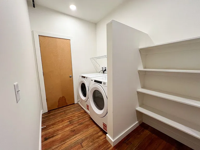 209 Woodward St — Photo 8