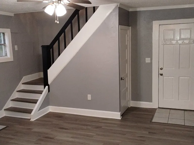 829 N Oleander Ave — Photo 3