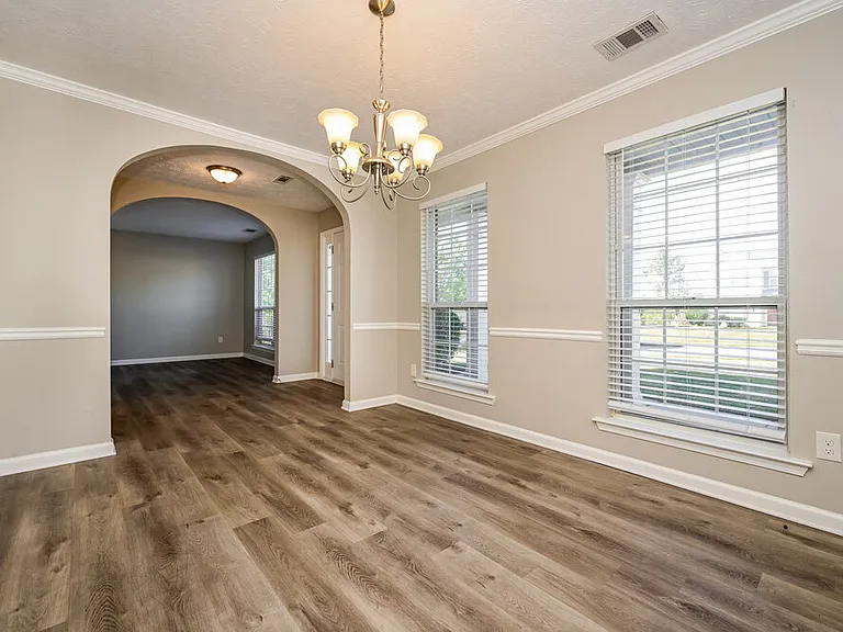 413 Grove Park Dr — Photo 5