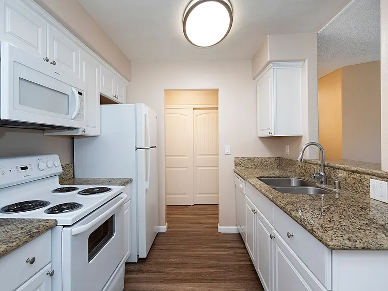 Volterra Apartments — Photo 16