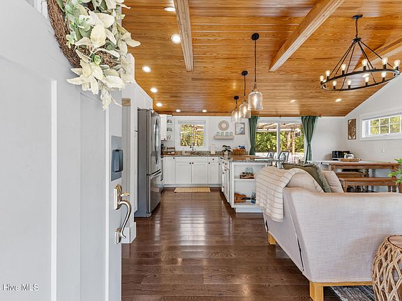 3rd image of 206 Graystone Road
