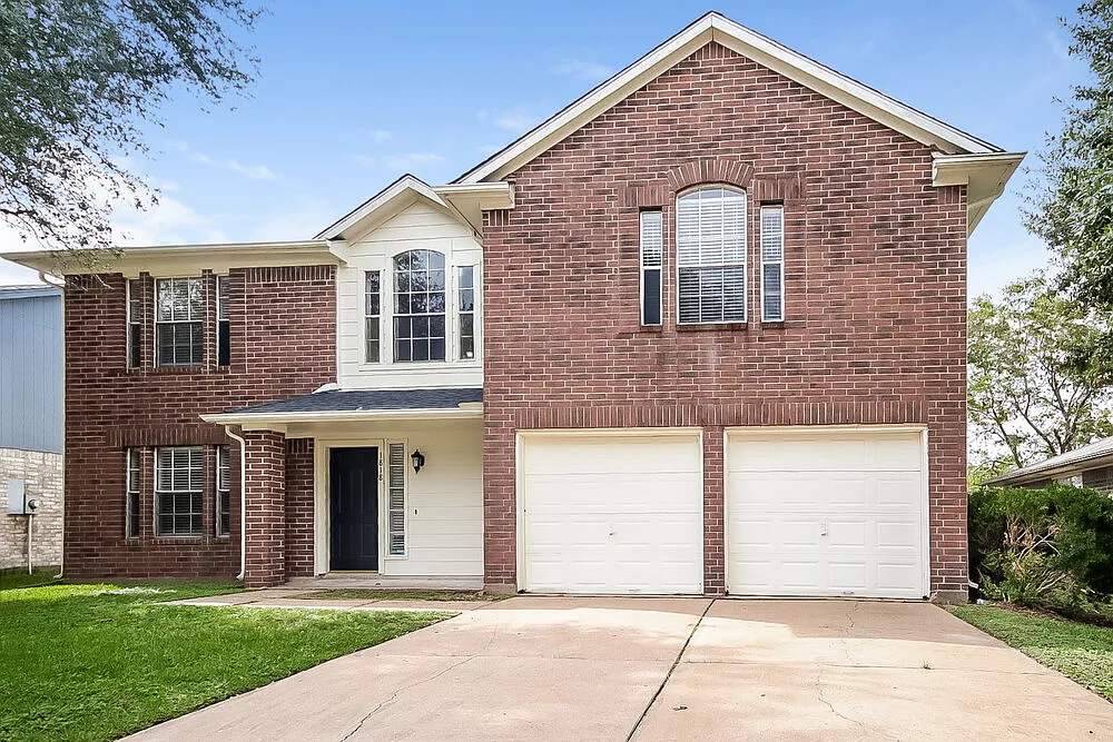 4 bed, 2.5 bath, 2303 sqft, $2,470 — Photo 1