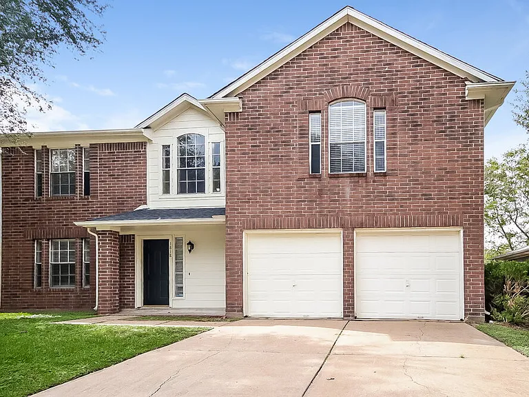 1818 Oak Ridge Dr — Photo 1