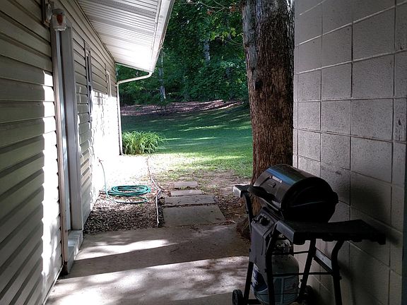 4th image of 1868 N Oak Ln