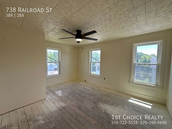 4th image of 738 Railroad St
