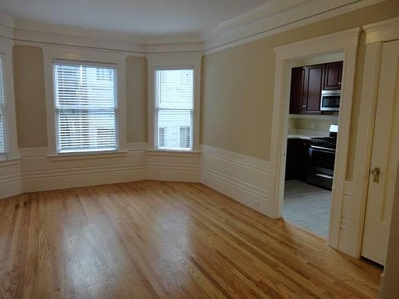 3rd image of 1372 Pine St #106