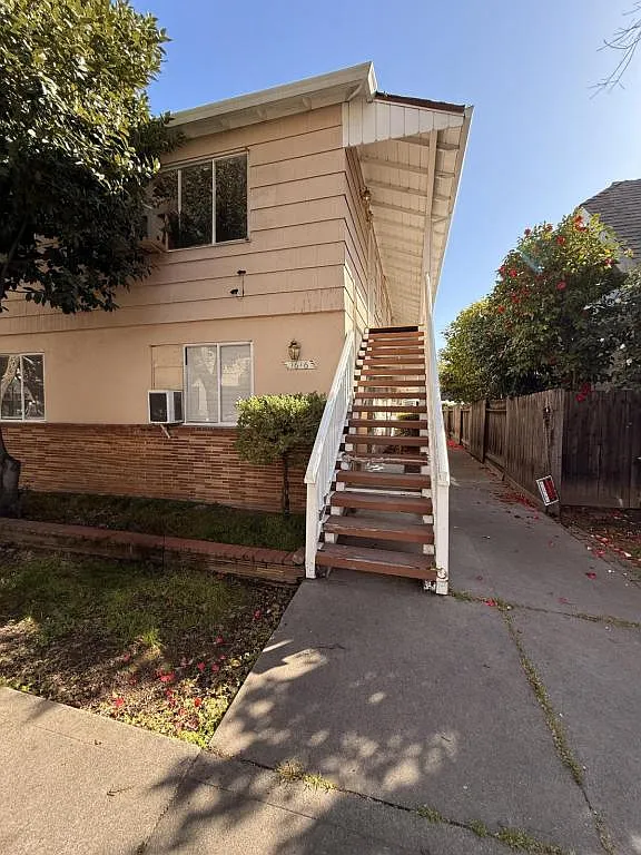1616 S St — Photo 2