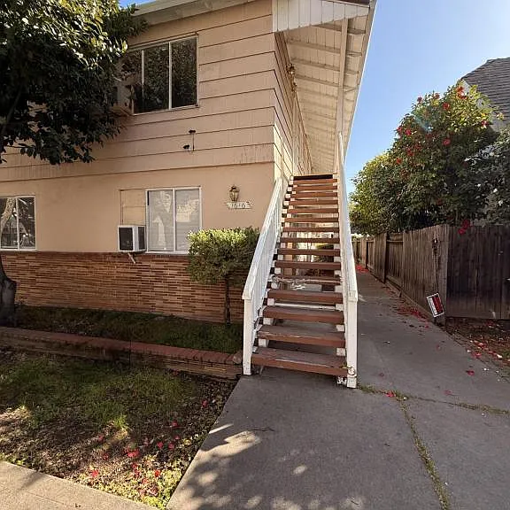 1616 S St — Photo 2