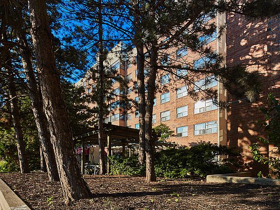 2nd image of 345 Dufferin St