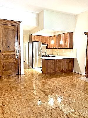 1st image of 41 W 69th St #5