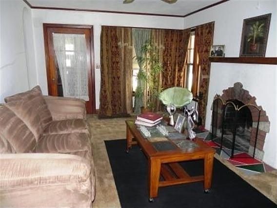 4th image of 860 Blaine Ave
