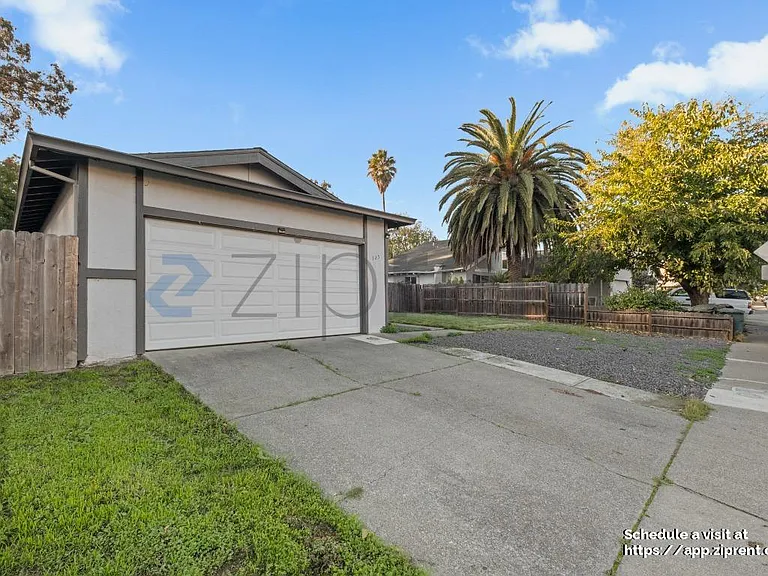 325 Falcon Dr — Photo 8