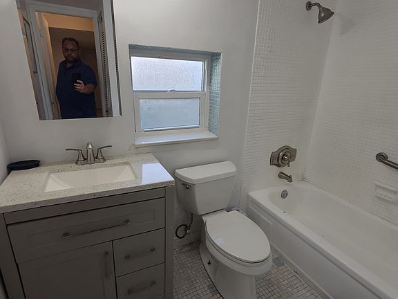 3rd image of 3605 Indian Creek Dr APT 204