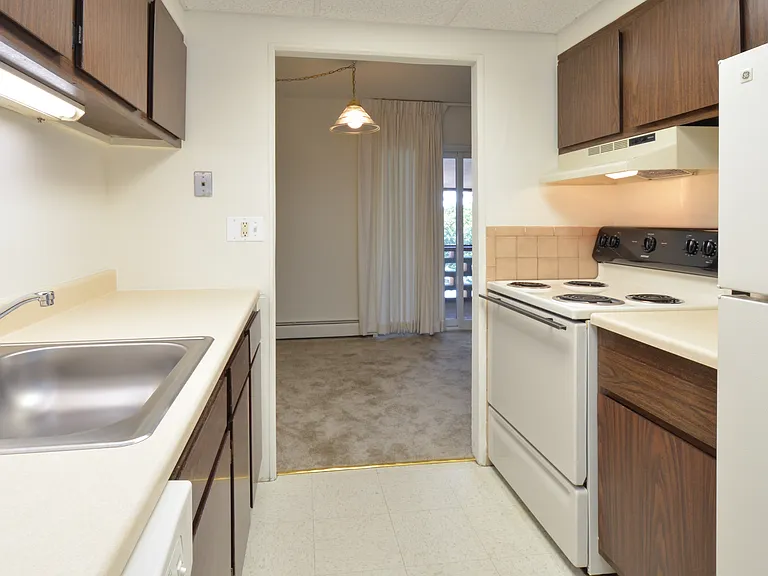 Lake Club Apartments Kitchen