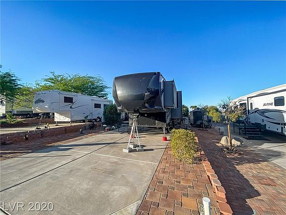 2nd image of 861 Oriole Way