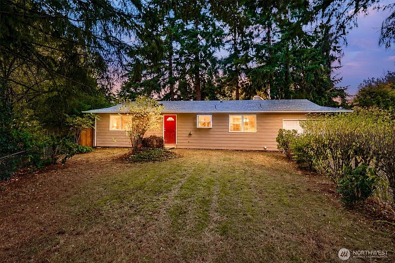 3rd image of 807 Gregory Way SE