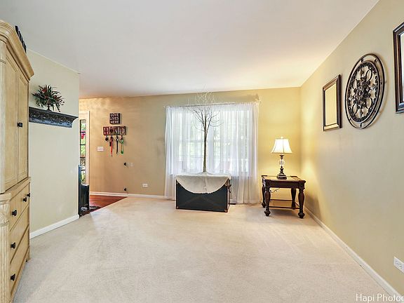 3rd image of 258 E Old Mill Trl