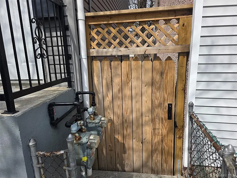 42 Hasbrouck St #A — Photo 2