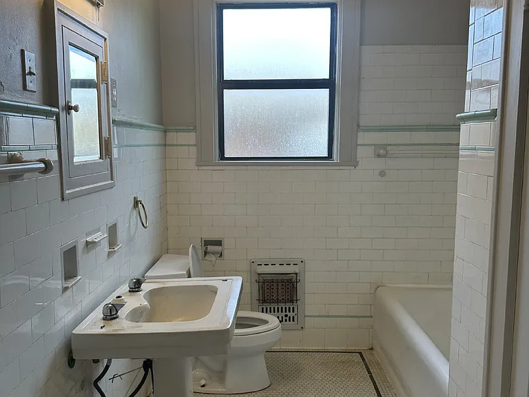 1902 Broadway St — Photo 25