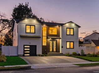 182 Friends Ln, Westbury, NY 11590