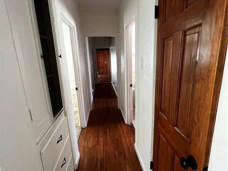 484 W 25th St — Photo 20