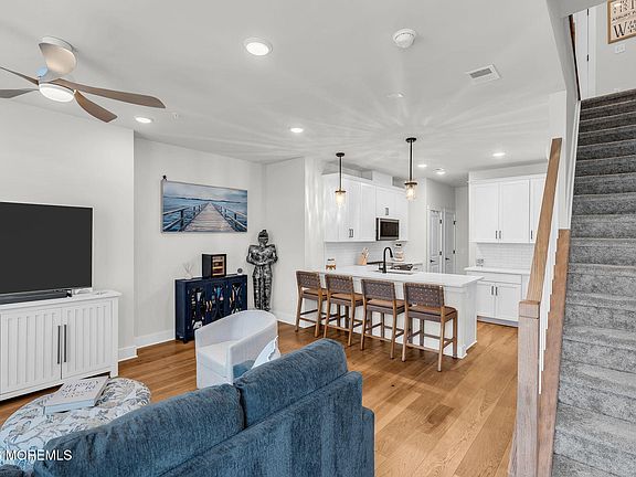 4th image of 1403 Kingsley Street #204