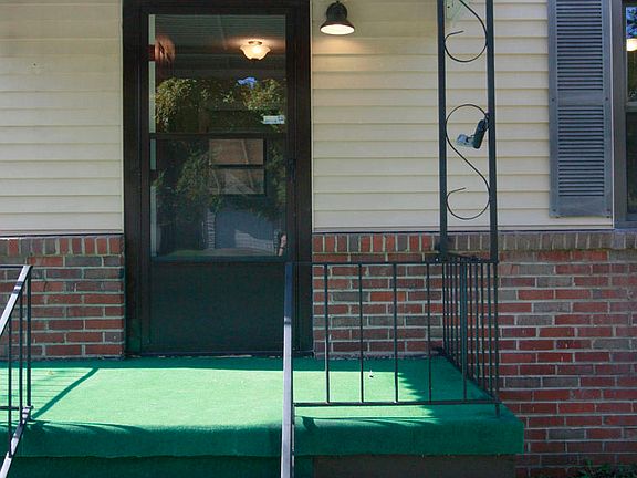 2nd image of 3213 Easterland St