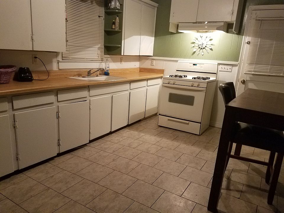 2nd image of 1114 Virginia St