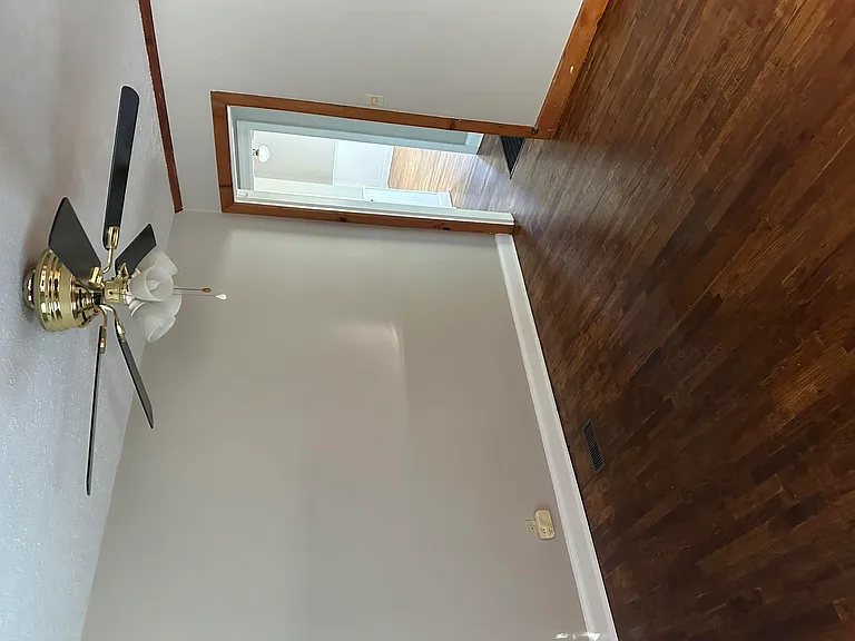 135 Willis Ave — Photo 26
