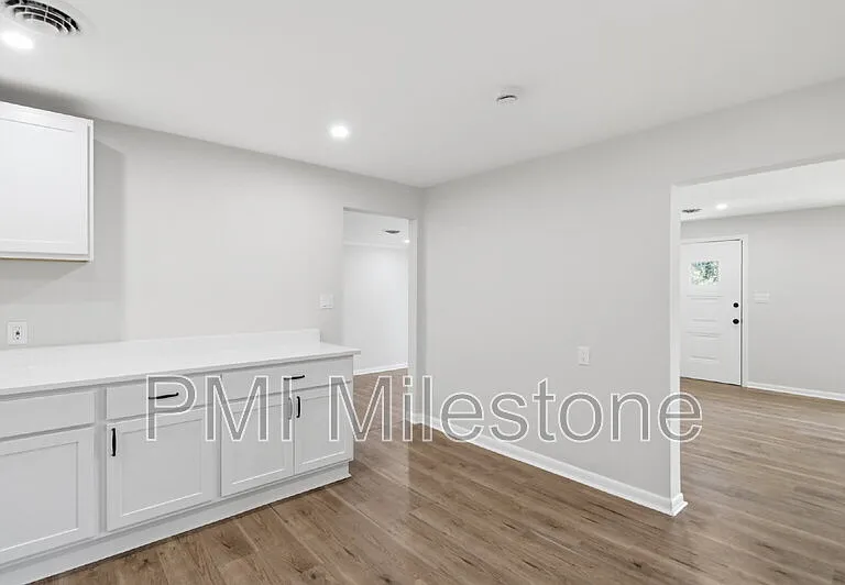 13242 Greensburg Rd — Photo 8