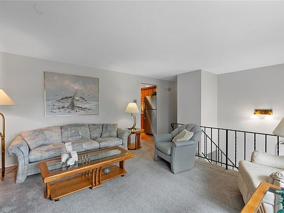5th image of 436 Birchwood Blvd