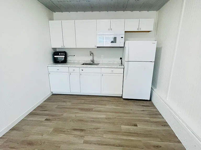 715 Winston Dr #C — Photo 7