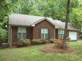 2401 Pineview Dr, Greensboro, NC 27407