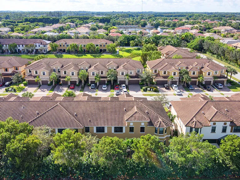 10342 Wellington Parc Dr — Photo 42